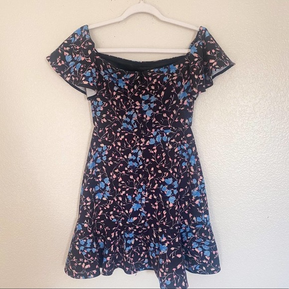 Saloni Saloni - Picture 6 of 9